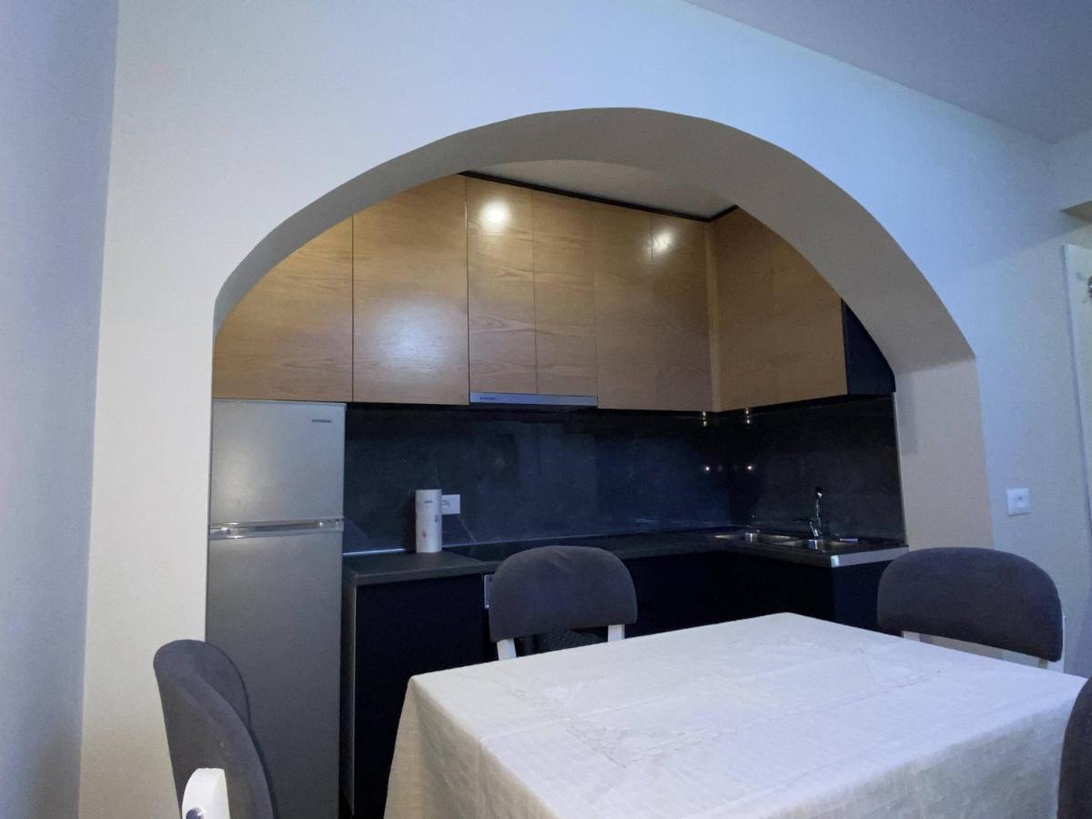 Komatas Modern Apartments In Bllok Area Tirana Exterior photo